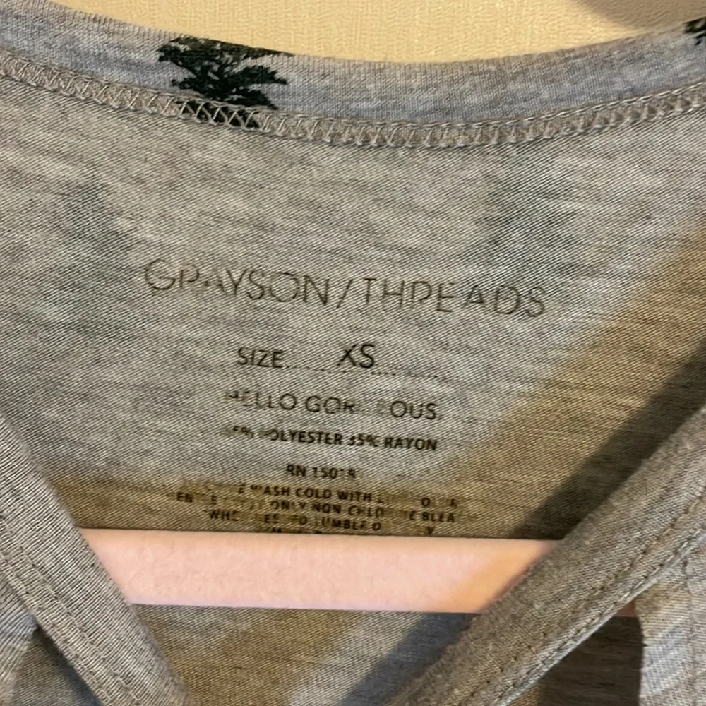 Tree 🌲 sleeveless top - Picture 2 of 3
